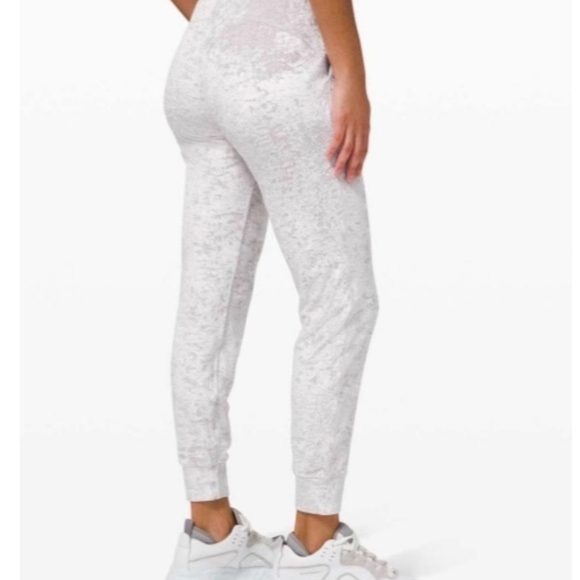 Lululemon “Ready To Crush” Crushed Velvet Joggers - Picture 3 of 10